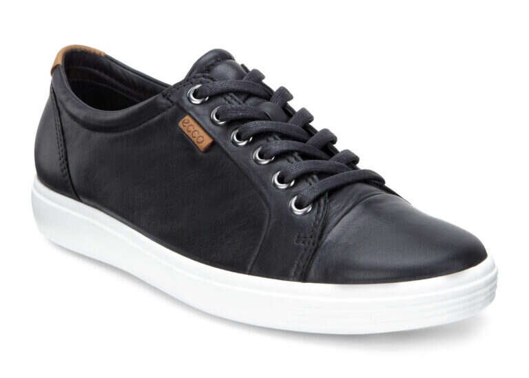 What To Wear With Black Leather Sneakers